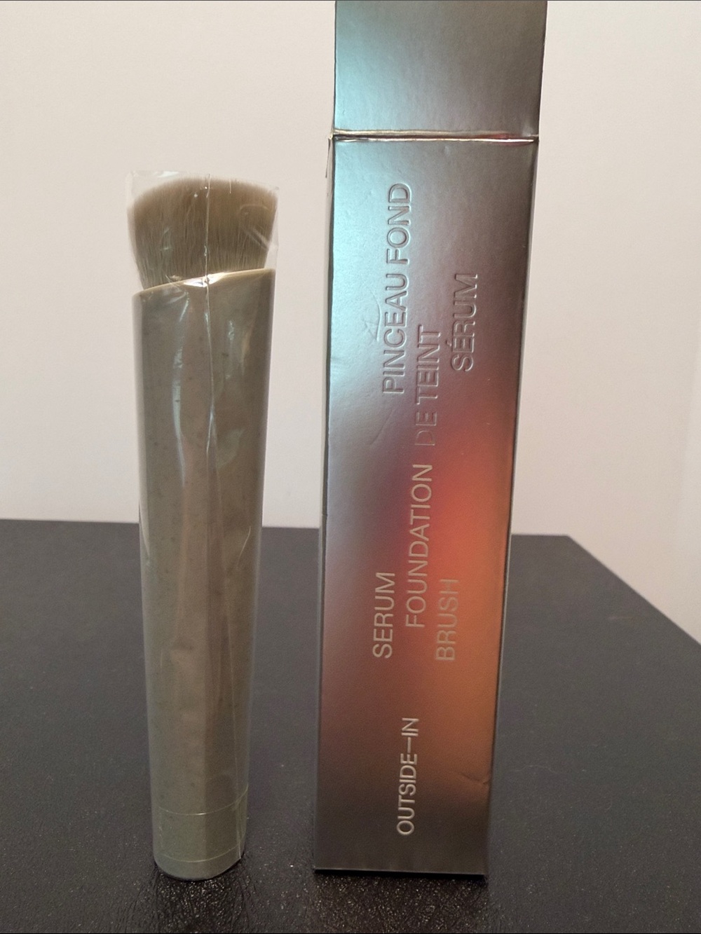 Outside-in Serum Foundation Brush for Smooth Application new sealed